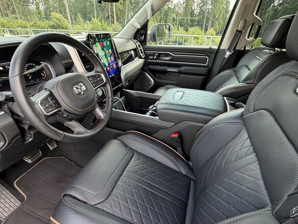 2025 Ram 1500 Crew Cab V Рестайлинг, серый, 9100000 рублей - вид 8