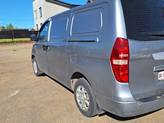 2010 Hyundai Grand Starex, серебристый, 730000 рублей, вид 3