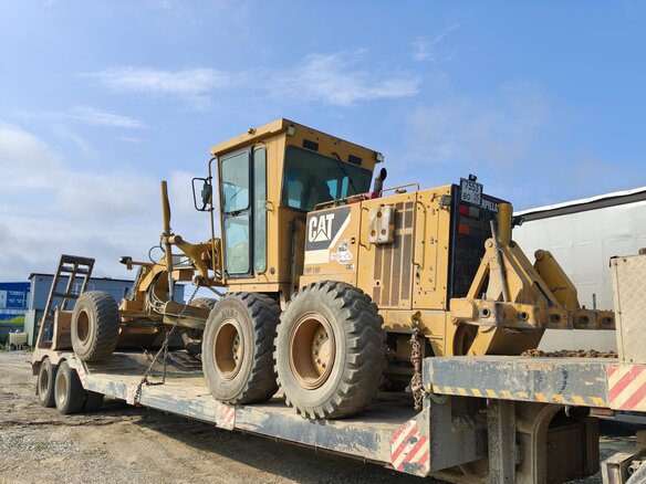 2011 Caterpillar 140, жёлтый, 5800000 рублей - вид 2
