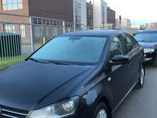 2018 Volkswagen Polo V Рестайлинг, чёрный, 950000 рублей, вид 1