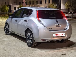 2017 Nissan Leaf 30kWh I (ZE0/AZE0), серебристый, 760000 рублей, вид 4
