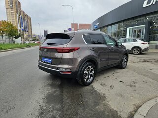2020 Kia Sportage IV Рестайлинг, коричневый, 2350000 рублей, вид 4
