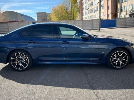 2021 BMW 5 серии 520d xDrive VII (G30/G31/G38) Рестайлинг, синий, 5800000 рублей, вид 5