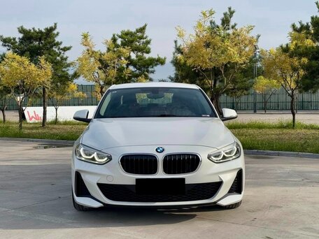 2023 BMW 1 серии 120i III (F52) Рестайлинг, белый, 1810000 рублей, вид 2