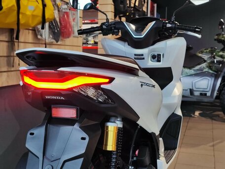 2026 Honda PCX 160, белый, 499900 рублей, вид 5