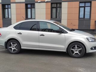 2014 Volkswagen Polo V, серебристый, 900000 рублей, вид 3