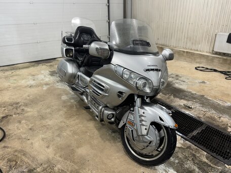 2006 Honda GL 1800 Gold Wing, серебристый, 1050000 рублей, вид 3
