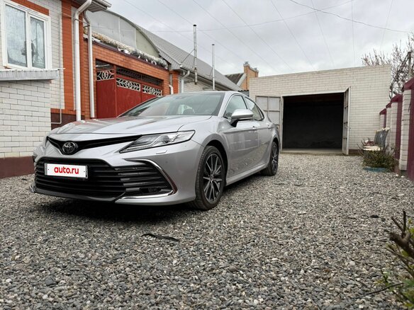 2021 Toyota Camry VIII (XV70) Рестайлинг, серебристый, 3900000 рублей