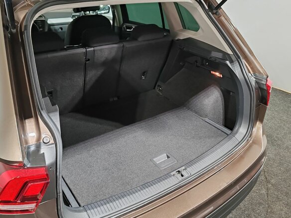 2018 Volkswagen Tiguan II, коричневый, 1690000 рублей - вид 20