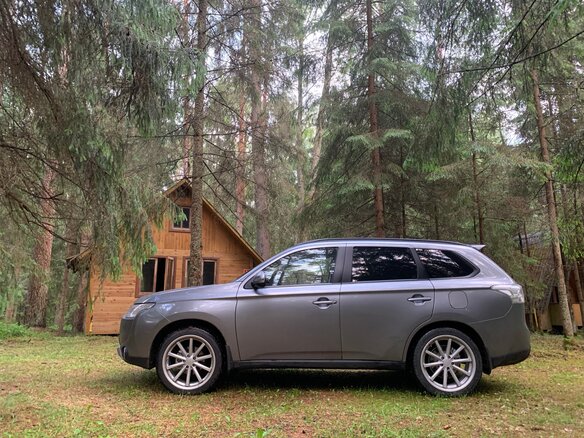 2012 Mitsubishi Outlander III, серый, 1600000 рублей
