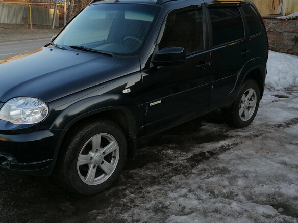 2013 Chevrolet Niva I Рестайлинг, чёрный, 748000 рублей - вид 2
