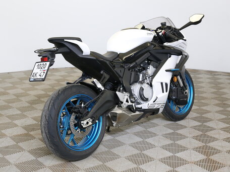 2026 CFMoto 675SR-R, белый, 769410 рублей, вид 5