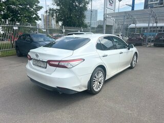 2018 Toyota Camry VIII (XV70), белый, 2965000 рублей, вид 3