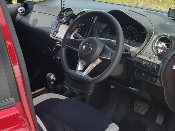 2020 Nissan Note II Рестайлинг, красный, 1300000 рублей - вид 6