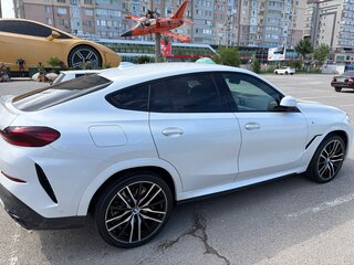 2021 BMW X6 40i III (G06), белый, 7200000 рублей, вид 3