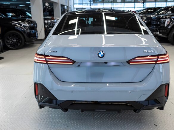 2024 BMW 5 серии 530i xDrive VIII (G60/G61/G68), серый, 7900000 рублей - вид 7