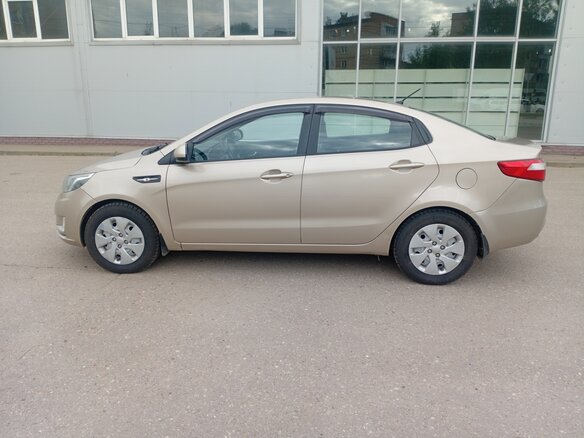 2013 Kia Rio 5-speed III, бежевый, 580000 рублей - вид 15