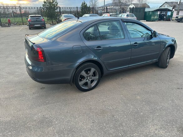 2012 Skoda Octavia II (A5) Рестайлинг, серый, 700000 рублей - вид 2