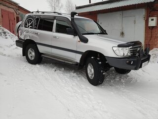 2005 Toyota Land Cruiser 105 100 Series Рестайлинг 1, серебристый, 4300000 рублей, вид 4