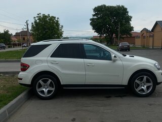 2008 Mercedes-Benz M-Класс 320 II (W164), белый, 1600000 рублей, вид 3