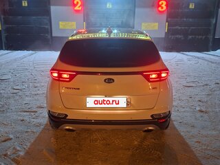 2021 Kia Sportage IV Рестайлинг, белый, 2600000 рублей, вид 4