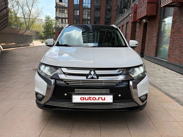 2016 Mitsubishi Outlander III Рестайлинг 2, белый - вид 1