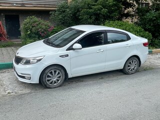2016 Kia Rio III Рестайлинг, белый, 760000 рублей, вид 4