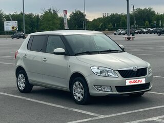 2013 Skoda Fabia II Рестайлинг, серебристый, 895000 рублей, вид 4