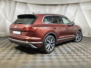 2020 Volkswagen Touareg III, красный, 3859000 рублей, вид 2