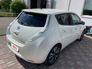 2014 Nissan Leaf (EM57) I (ZE0/AZE0), белый, 1350000 рублей, вид 5