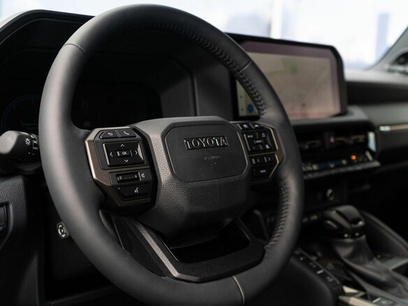 2025 Toyota Land Cruiser Prado 250 Series, чёрный, 11700000 рублей - вид 16