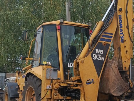2001 Komatsu WB91R-5, жёлтый, 2850000 рублей, вид 2