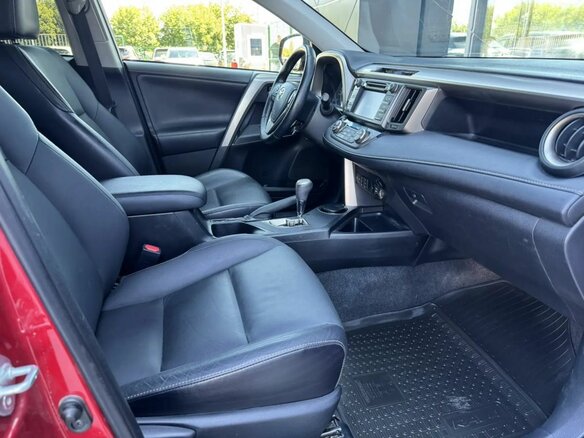 2015 Toyota RAV4 IV (XA40), красный - вид 8