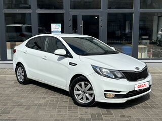 2017 Kia Rio III Рестайлинг, белый, 970000 рублей, вид 3