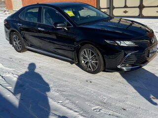 2023 Toyota Camry VIII (XV70) Рестайлинг, чёрный, 4100000 рублей, вид 4