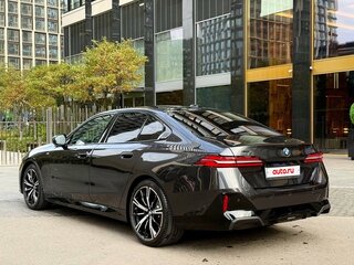 2025 BMW 5 серии 530i xDrive VIII (G60/G61/G68), серый, 8250000 рублей, вид 4