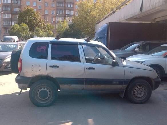 2004 Chevrolet Niva I, серебристый, 120000 рублей - вид 2