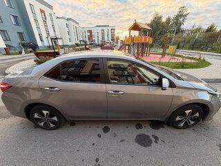 2013 Toyota Corolla XI (E160, E170, E180), золотистый, 950000 рублей, вид 2
