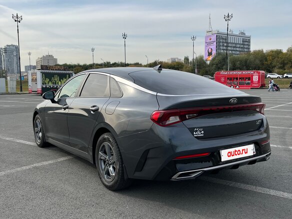 2020 Kia K5 III, серый, 2350000 рублей - вид 4