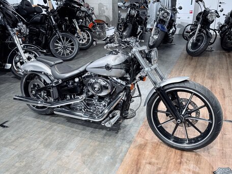 2015 Harley-Davidson Breakout, серебристый, 1799000 рублей, вид 2
