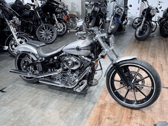 2015 Harley-Davidson Breakout, серебристый - вид 1