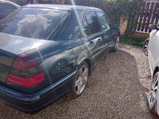 1999 Mercedes-Benz C-Класс 180 I (W202) Рестайлинг, чёрный, 460000 рублей, вид 4