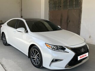 2017 Lexus ES 350 VI Рестайлинг, белый, 3400000 рублей, вид 4