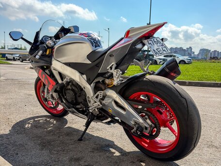 2016 Aprilia RSV4, серебристый, 1020000 рублей, вид 4
