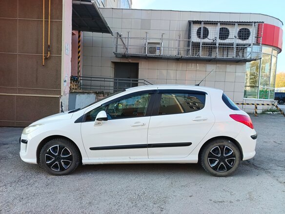 2010 Peugeot 308 I, белый - вид 10