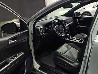2021 Kia Sportage IV Рестайлинг, белый, 2240000 рублей, вид 4