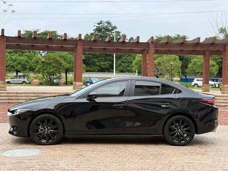 2023 Mazda 3 Axela IV (BP), чёрный, 2150000 рублей, вид 2
