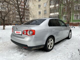 2010 Volkswagen Jetta V, серебристый, 550000 рублей, вид 3
