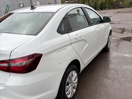 2024 Lada (ВАЗ) Vesta I Рестайлинг (NG), белый, 1470000 рублей, вид 2