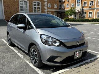 2021 Honda Fit IV, серебристый, 1340000 рублей, вид 1